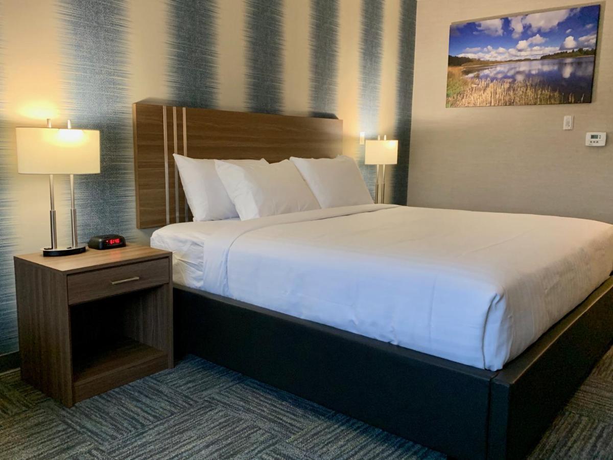 Meridian Inn & Suites Regina Airport Zewnętrze zdjęcie